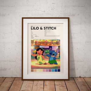 Könnte beinhalten: Lilo & Stitch, ein Disney-Filmplakat mit Lilo und Stitch in einer hawaiianischen Umgebung. Lilo trägt ein gelbes Kleid und Stitch einen blauen Lei. Das Plakat enthält eine Farbpalette der Charaktere und der Umgebung.