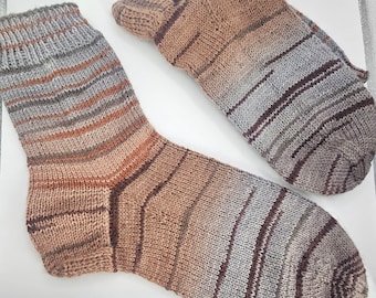 Socken handgestrickt, GRÖßE 42 Stricksocken , weiche Socken, strapazierfähig, Übergangssocken, Socken selbstgestrickt, Frühjahr,