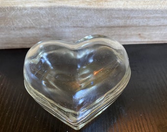 Glass heart shaped trinket jewelry dish.