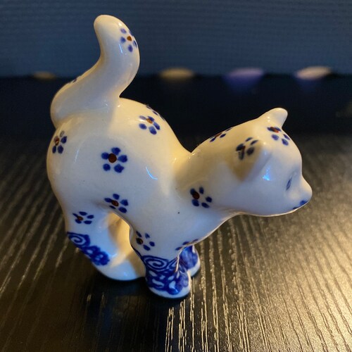 Small ceramic blue and white floral print cat figurine 3 X 3 inches.