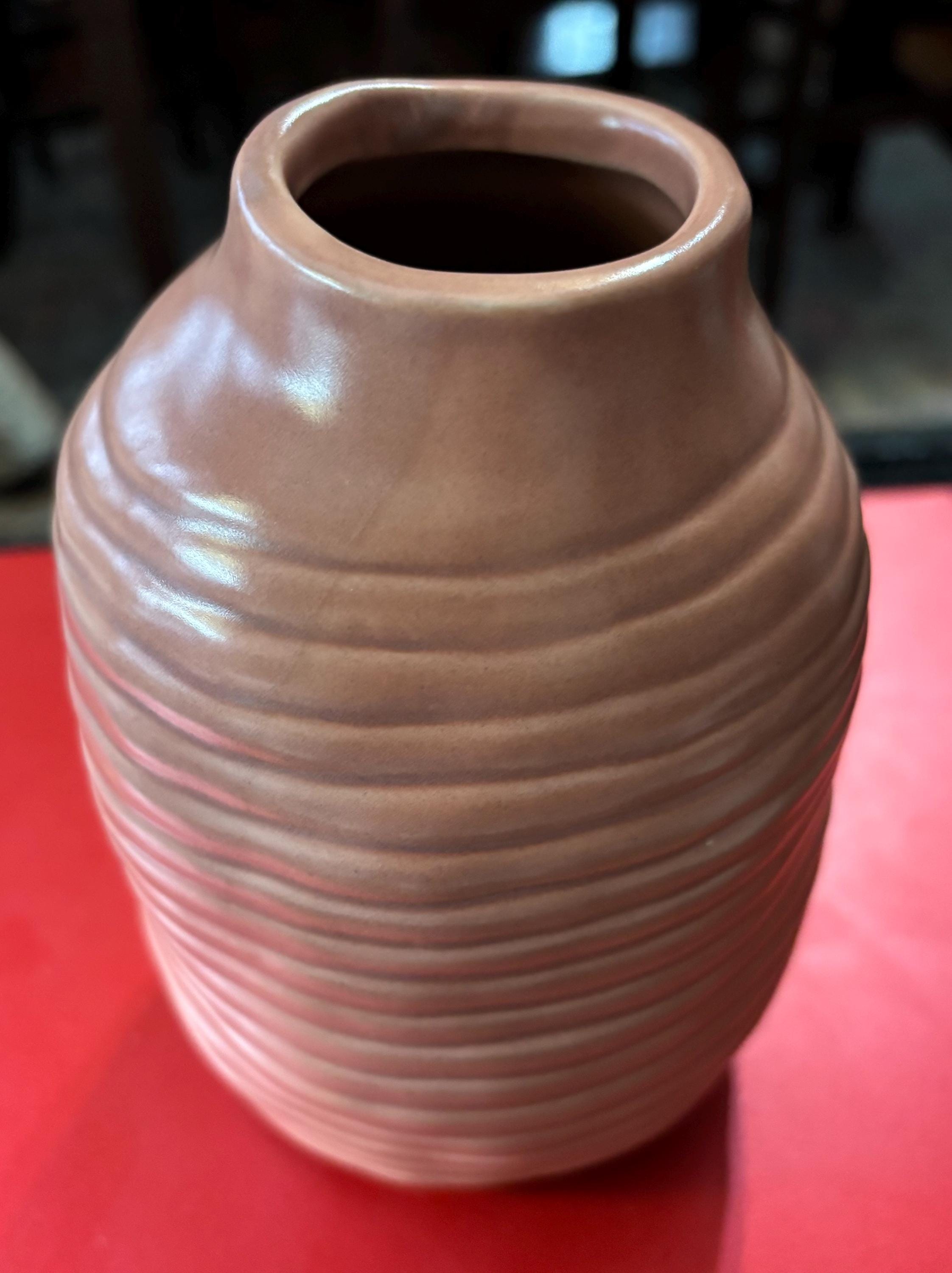 陶器の花瓶 リブ付き陶器の花瓶、南西部スタイル、ピンクがかったテラコッタ