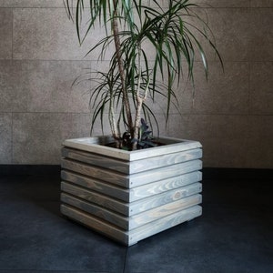 Eleganter Blumentopf aus Holz für moderne Wohnkultur, stilvoller 3D-Blumentopf, industrieller Blumentopf