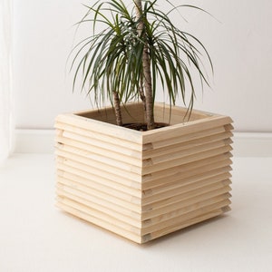 Holzabdeckung für große Blume 3D, Stilvoller Pflanzentopf für Bauernhauseinrichtung, Indoor-Plane in minimalem Stil