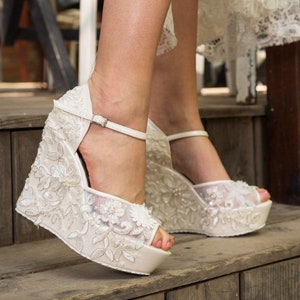 Small wedge hot sale shoes