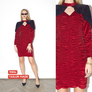VINTAGE red velvet mini dress from 1980s with long sleeve and shoulder pads
