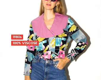 Blusa de viscosa VINTAGE de los años 80 / blusa cruzada con botones y estampado abstracto retro en negro, morado, verde y azul / modopol