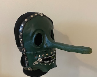 Nomadic mask (green)