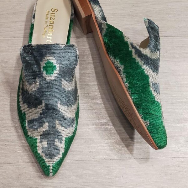 Silk Velvet Ikat Slippers Green and White Zigzag
