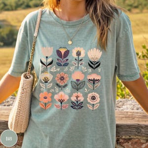 Folk Art Wildflower T-Shirt, Vintage Flower Shirt, Floral T-Shirt, Wild Flowers Shirt, Skandi Design Flower Shirt, Womens Shirt, Friend Gift