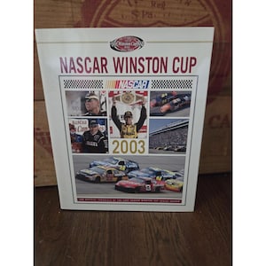 Anuário da NASCAR Winston Cup Series 2003 (capa dura) + cerimônia de premiação