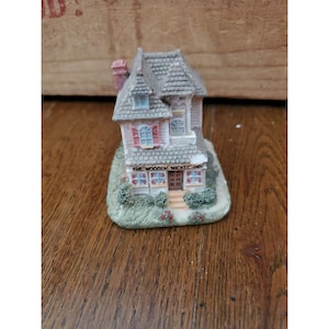 Liberty Falls Americana Collection The Wooden Nickel Inn AH42 1994