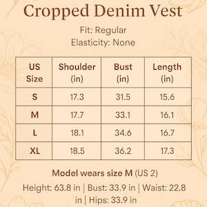 Puede incluir: Gu&iacute;a de tallas para un chaleco vaquero corto. La gu&iacute;a incluye medidas para las tallas estadounidenses S a XL, detallando hombros, busto y largo en pulgadas. La modelo usa la talla M (US 2). Altura: 162.05 cm, Busto: 86.11 cm, Cintura: 57.91 cm, Caderas: 86.11 cm.