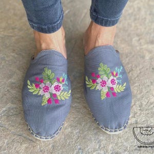 Embroidered Bouquet Mules: Handmade Cotton Canvas Slip-Ons with Jute Sole