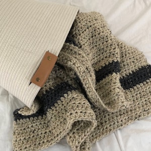 Modern Bulky Throw Blanket, Quick and Easy Crochet, Wool Easy, Beginner Pattern, Perfect Homemade Gift