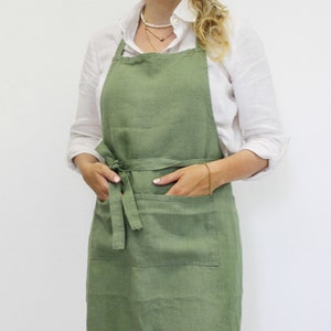 Linen apron for women and men. Gardening apron with pockets, bbq apron and cooking apron. Barista apron and woodworking apron. Gift for mom