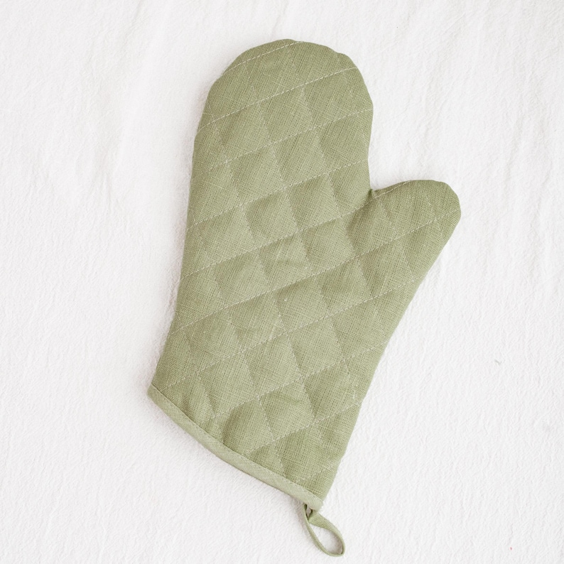 Linen oven mitt & pot holder set. New home gift, housewarming gift. Heat resistant eco friendly accessories. Quilted kitchen essentials
