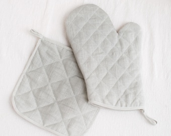 Quilted Linen Oven Mitt and Pot Holder Set: Sustainable Kitchen Essentials