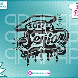 Puede incluir: Diseño gráfico en blanco y negro de una gorra de graduación con el año 2027 y la palabra "Senior" en un estilo de fuente que gotea. El diseño es adecuado para una camiseta.