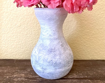 Lichtgrijze ombre-stijl zandlopervormige vaas / vaas met frisse bloemen / handgemaakt