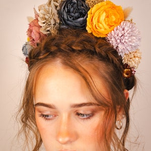 Enchanting Floral Crown: Silk Flowers, Dried Flowers, and Seed Heads image 2