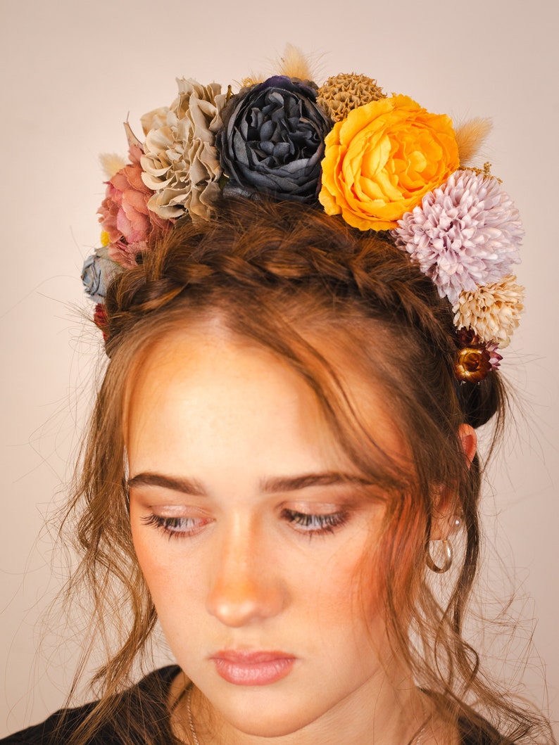 Enchanting Floral Crown: Silk Flowers, Dried Flowers, and Seed Heads image 2