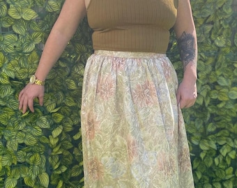 Vintage Women’s 1980’s Beige Flower Knee Length Skirt
