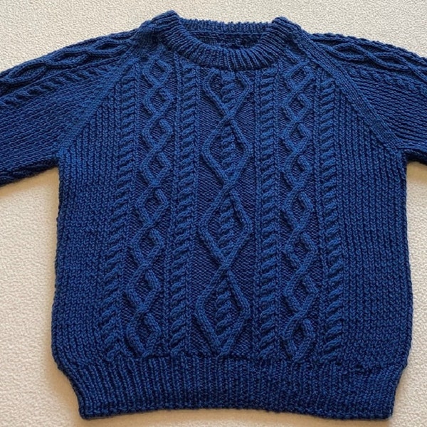 Pull Aran pour enfant tricoté à la main