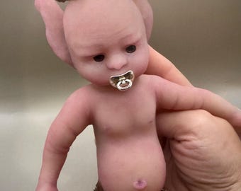 Muñeca de silicona de fantasía “Darwin”