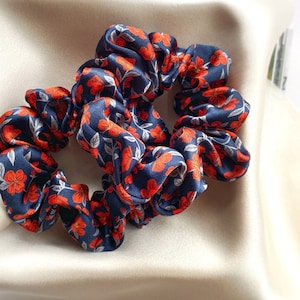 Handgefertigte Liberty Seide Haargummis, Seidenhaarband, Luxus Haarbänder, Seidensatin Scrunchies, Seidenhaargummis, Seidenhaargummis für Frauen