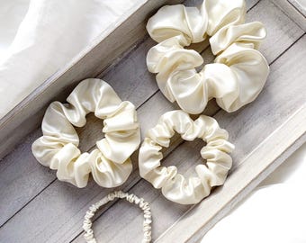 Perlenweißer Scrunchie aus reiner Maulbeerseide - Handmade 22 Momme