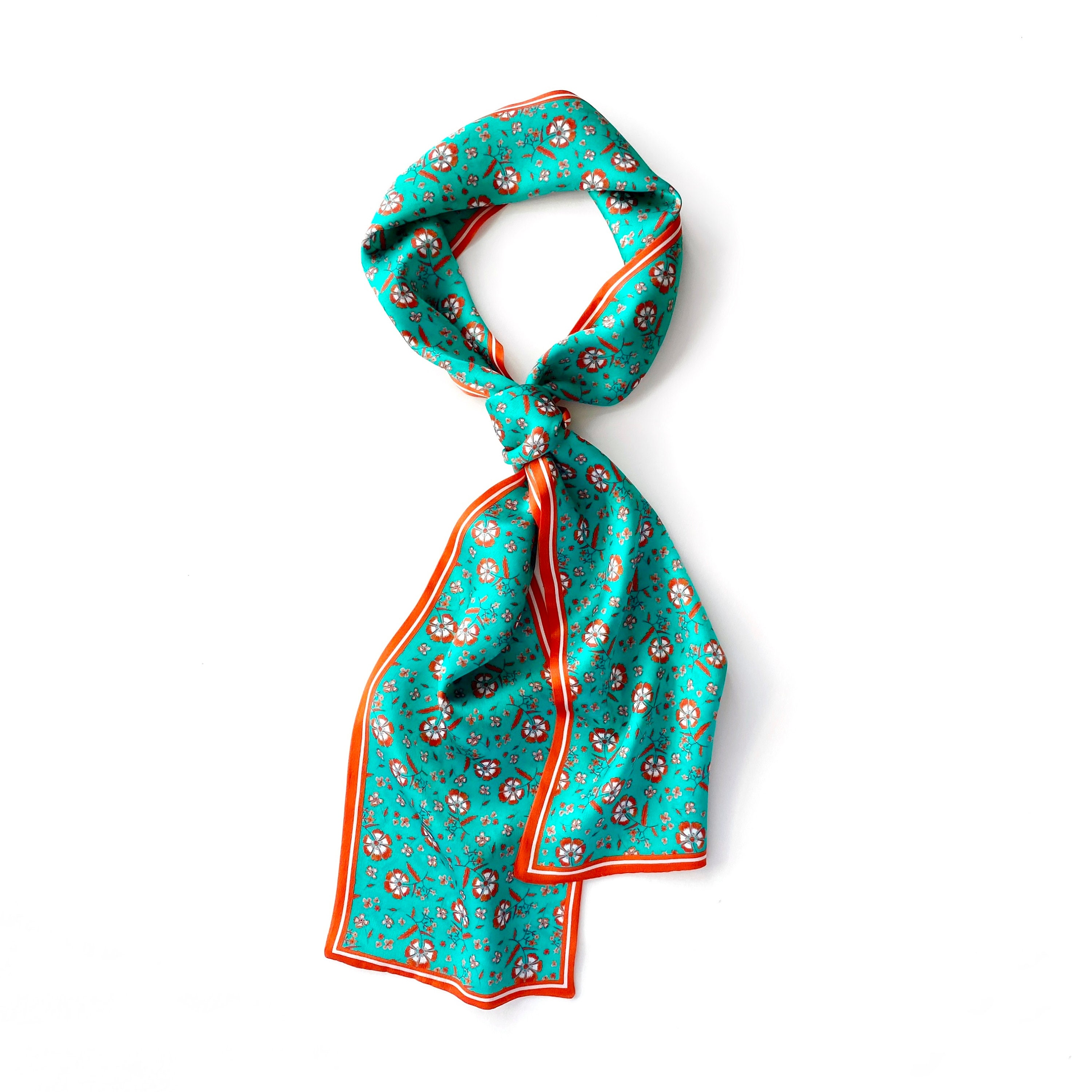 Thin silk scarf, 女裝, 手錶及配件, 絲巾- Carousell