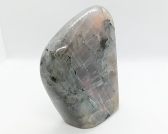 Labradorite from Madagascar - Spectrolite type - Free form stone - Lithotherapy Minerals. No. 2
