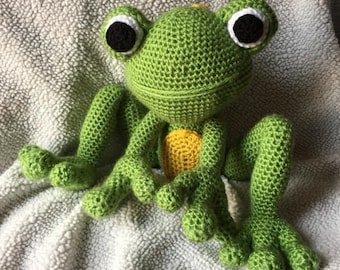 Frankie the Frog: pluszowa zabawka robiona na szydełku