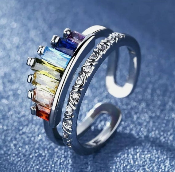 Adjustable rainbow outlet crown ring