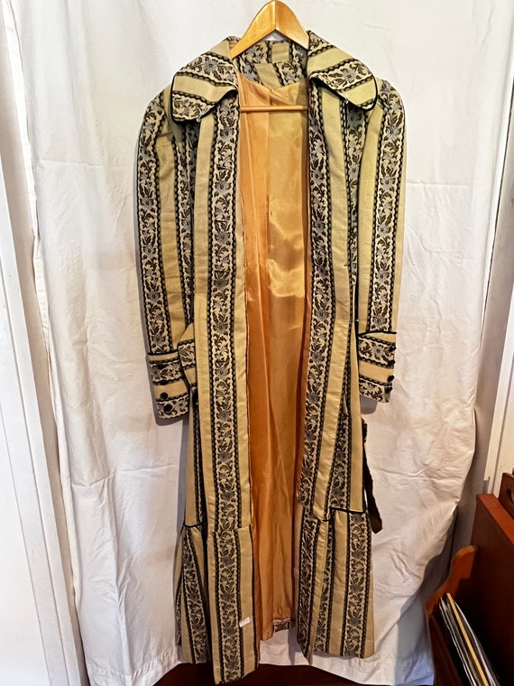 1960's Vintage Dynasty Brocade Coat - image 2