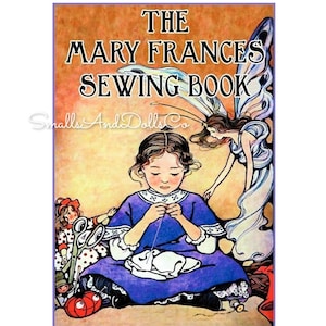 Può includere: La copertina di un libro di cucito vintage intitolato "The Mary Frances Sewing Book". La copertina presenta una giovane ragazza con un vestito viola che cuce un coniglio bianco mentre una fata con ali blu la osserva.