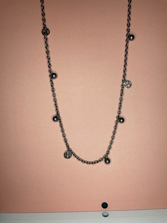 Tory burch logo 2024 charm rosary necklace