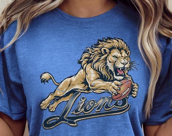 Camisa de futebol americano dos Lions, camisa do dia do jogo dos Lions, camisa do espírito escolar dos Lions, camiseta de futebol americano dos Lions, camisa Go Lions, orgulho retrô dos Lions, mascote do Lions
