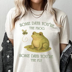 Frog and Fly Shirt, Cottagecore Frog Shirt, Frog 90s Vintage Shirt, Vintage Frog Meme Shirt, Frog Lovers Gift, Frog Tee Shirt, Toad Shirt
