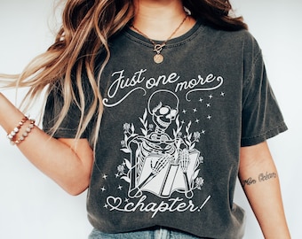 Koszulka „Jeszcze tylko jeden rozdział”: Koszulka Skeleton Book Lover Comfort Colors