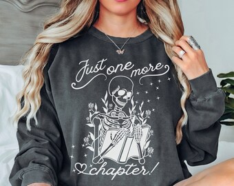 Una sudadera de capítulo más, sudadera amante de los libros, regalo amante de los libros, camisa de bibliotecario, camisa de lectura, sudadera de lectura, esqueleto de lectura