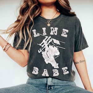 Camisa de esposa de lineman, camisa de esposa de linha, camiseta de namorada de lineman, presente de lineman, presente de esposa de lineman, vida de lineman, presente de namorada de linha