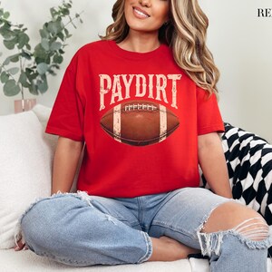 Camisa de futebol Paydirt, Camisas de futebol fofas, Camisa de futebol com cores confortáveis, Camisa fofa para o dia do jogo, Camisa de futebol retrô, Camiseta de futebol vintage imagem 3