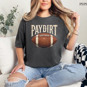 Camisa de futebol Paydirt, Camisas de futebol fofas, Camisa de futebol com cores confortáveis, Camisa fofa para o dia do jogo, Camisa de futebol retrô, Camiseta de futebol vintage imagem 2