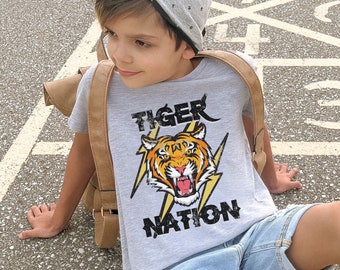 Chemise jeunesse Tiger Nation, t-shirt tigres jeunesse, t-shirt jeunesse mascotte tigre, chemise d'école tigre pour enfants, t-shirt esprit scolaire pour enfants