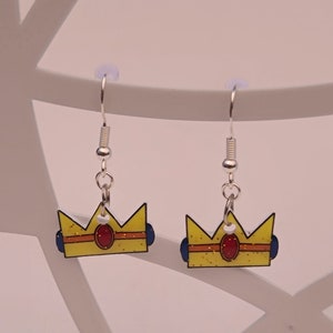 Peach&#39;s Crown Drop Earrings