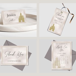 K&ouml;nnte beinhalten: Ein Set Hochzeitsschriftgut mit einem M&auml;rchenthema. Die Papeterie umfasst eine Save-the-Date-Karte, eine Dankeskarte, eine Platzkarte und ein Dankesch&ouml;n-Etikett. Die Karten haben einen Aquarellhintergrund mit einer goldenen Schlossillustration. Der Text auf den Karten enth&auml;lt die Namen "Courtney & Michael" und das Datum "19. August".