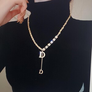 Gold Twisted Chain W Letter D Decor