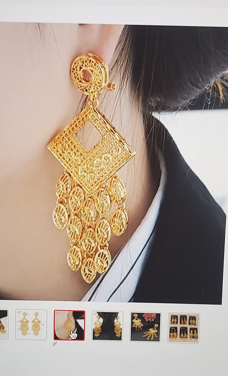 Pin by Pallavi Dubey on Gold jhumka earrings | Simple bridal jewelry,  Online gold jewellery, Gold bride jewelry