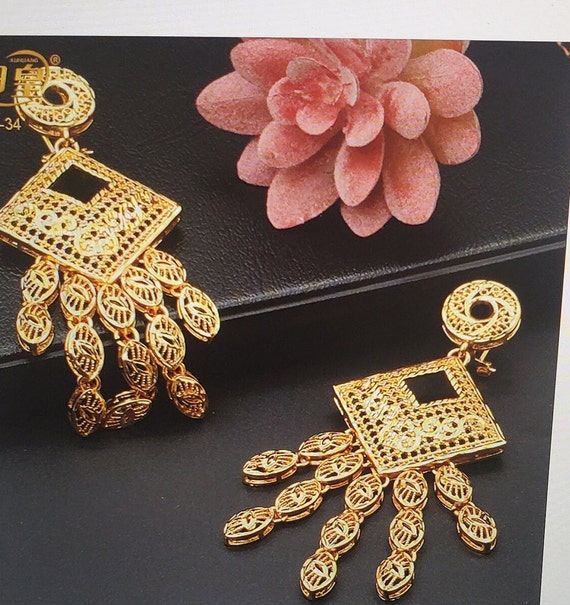 Details more than 81 gold earrings dubai online 3tdesign.edu.vn